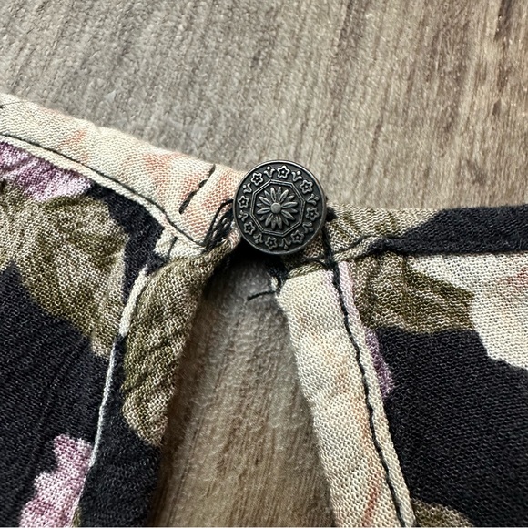 american eagle outfitters Floral Cold Shoulder Top Size XS - Picture 6 of 8